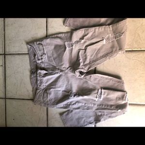 Distressed Capri jeans. Tan color